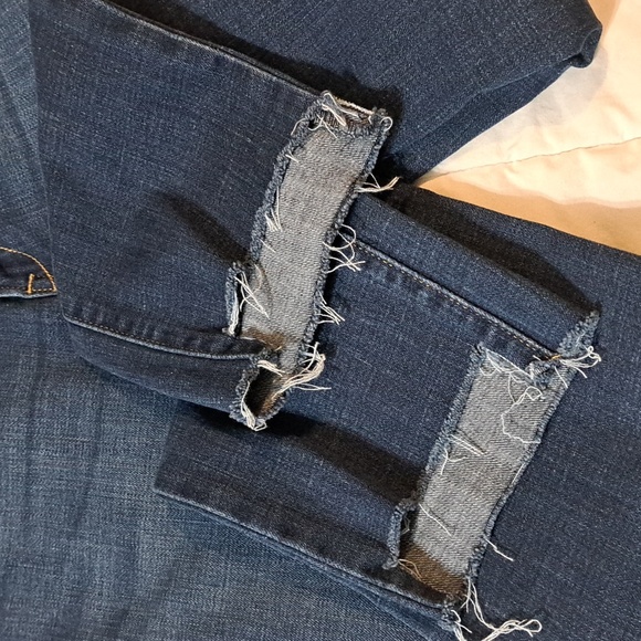 Levi's Shelf Cut Jeans - Picture 4 of 9